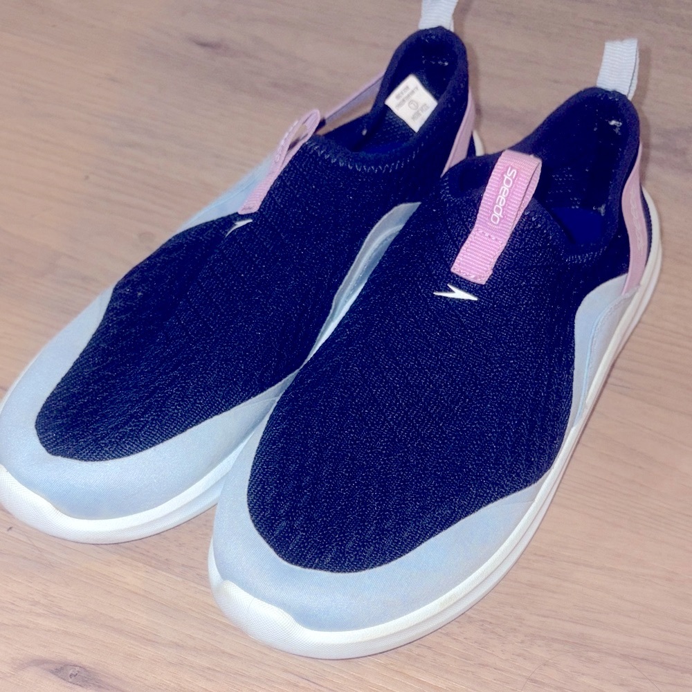 Speedo Kids Sneakers water shoes - Navy and Pink size 4/5